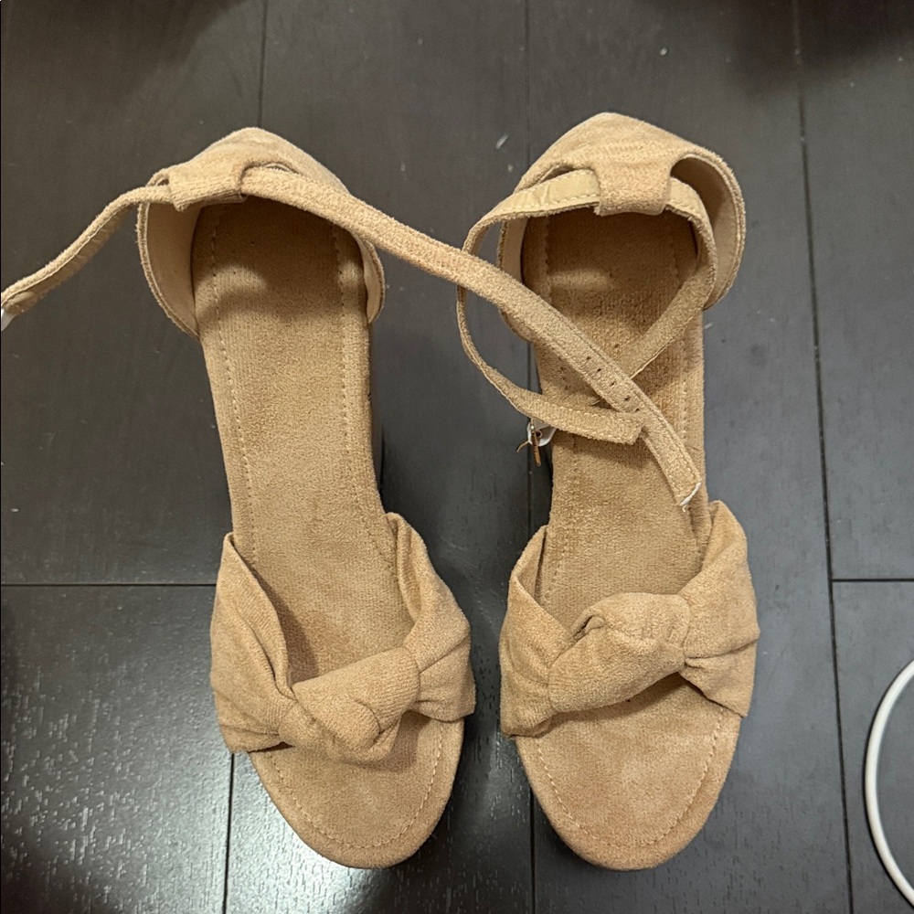 Chic Tan Women's Wedges with Bow Detail